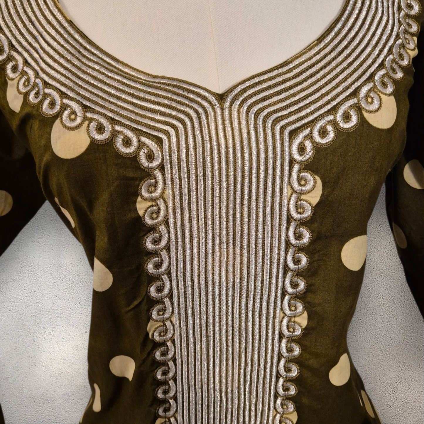 Henna Dots – Cotton Mukhawar
