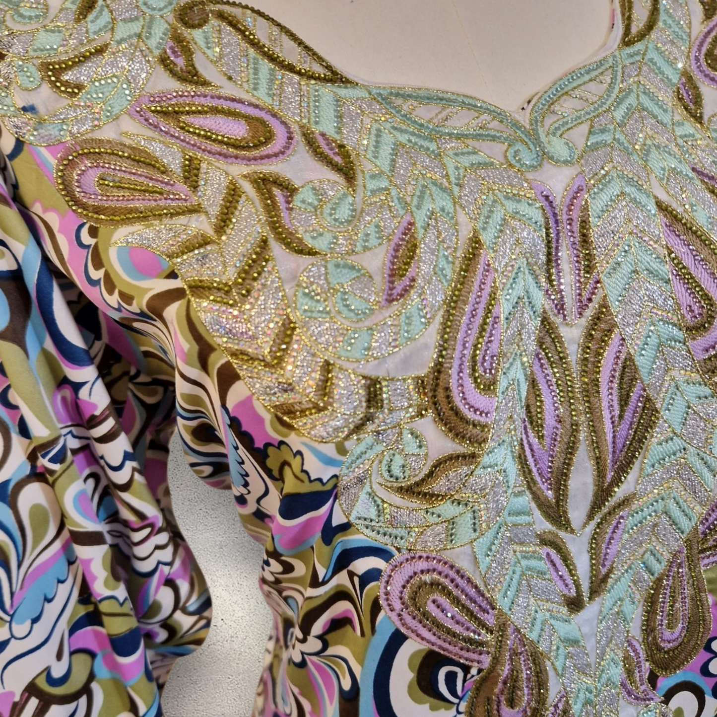 Golden Swirl – Silk Mukhawar
