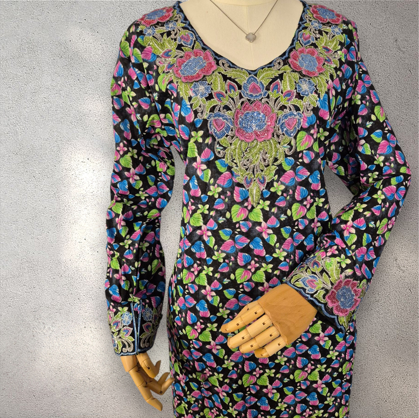 Midnight Petals – Cotton Mukhawar